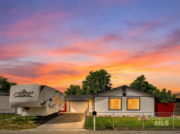 $359,000 | 1405 North La Cresta Avenue, Caldwell, ID 83605