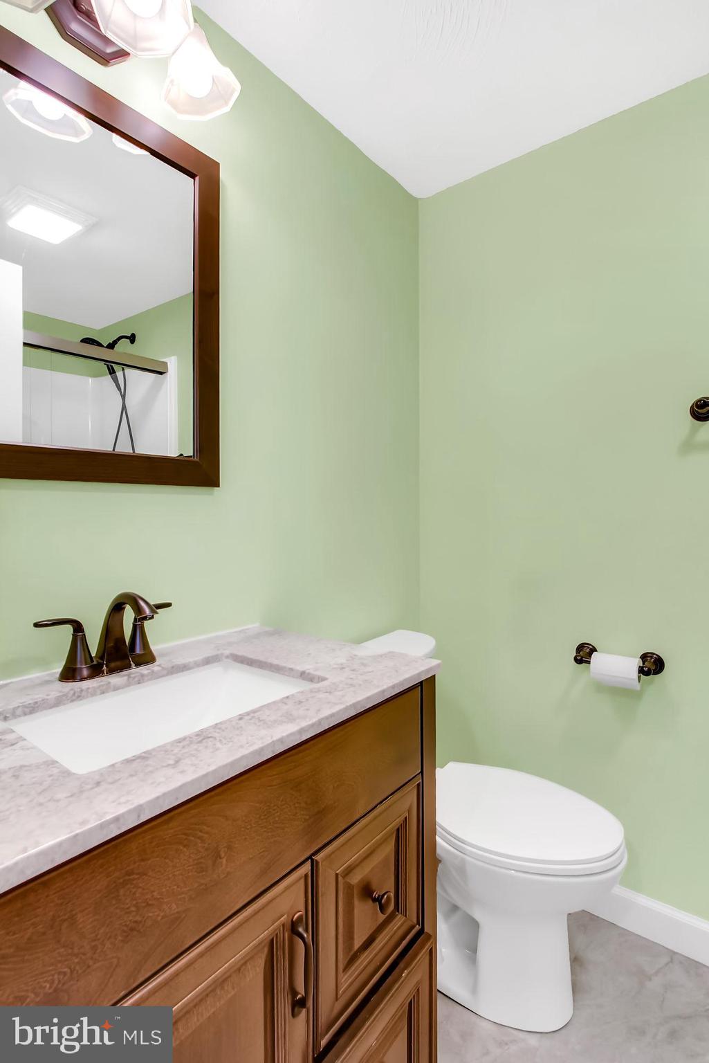 411 Devon Road York, PA 17403 - Photo 25 of 44 Master Updated Full Bath