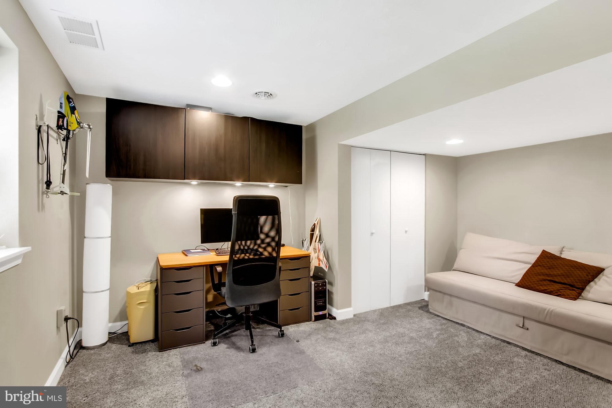 411 Devon Road York, PA 17403 - Photo 26 of 44 LL BR 5 or office space with built in cabinets