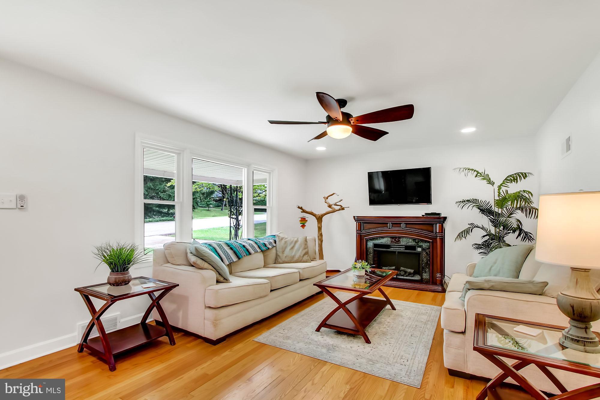 411 Devon Road York, PA 17403 - Photo 4 of 44 Lovely hardwood floors