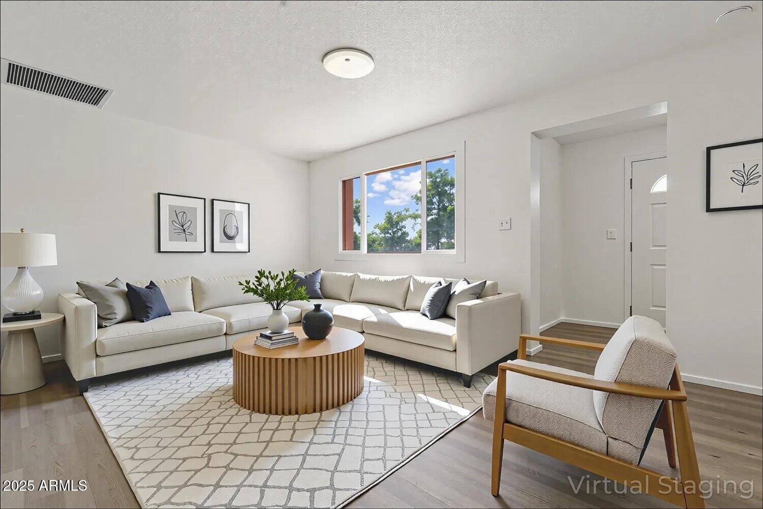 2054 West Chambers Street Phoenix, AZ 85041 - Photo 6 of 28 06-A7409954 - Living Room