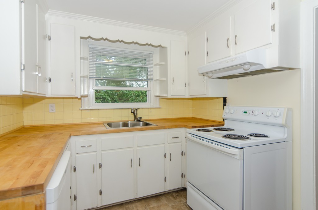 60 Redlands Road Boston, MA 02132 - Photo 5 of 10