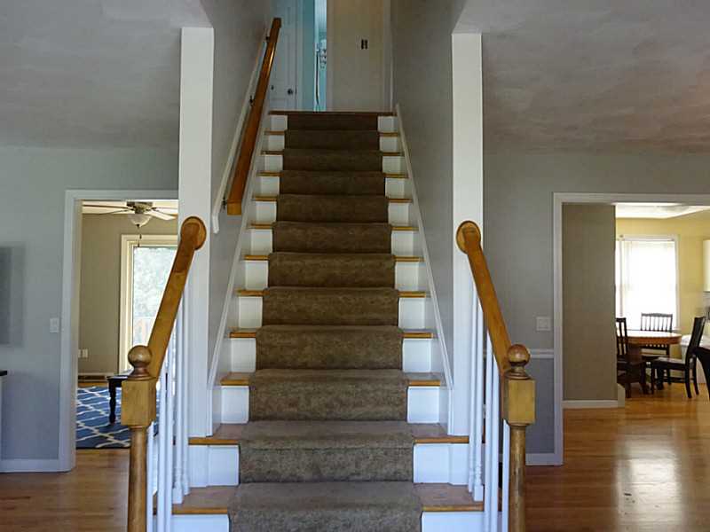 16 Mashie Road Cumberland, RI 02864 - Photo 9 of 21 Entry.