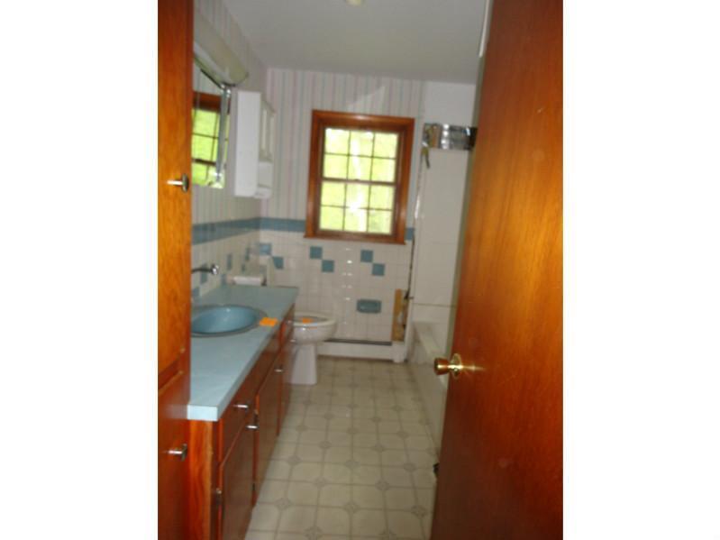 79 Linscott Road Jefferson, ME 04348 - Photo 9 of 19 Bathroom.