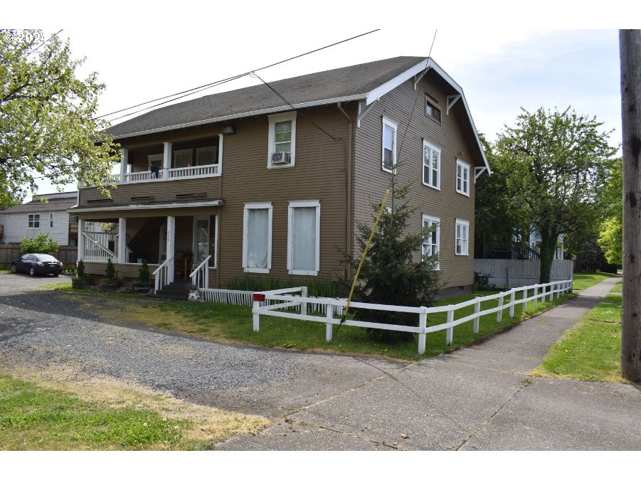 234 Southeast Thurston Street Albany, OR 97321 - Photo 4 of 11 Gallery Image 4