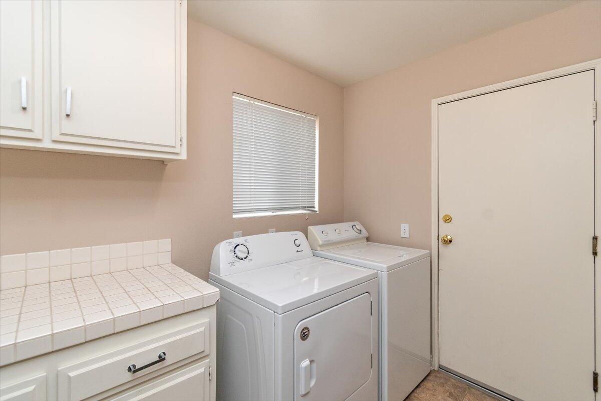 45510 Desert Fox Drive La Quinta, CA 92253 - Photo 28 of 49 a utility room with dryer and washer