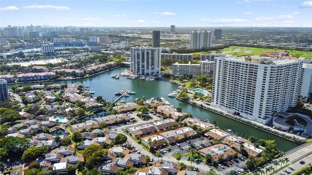 a picture of a rug with a white wall