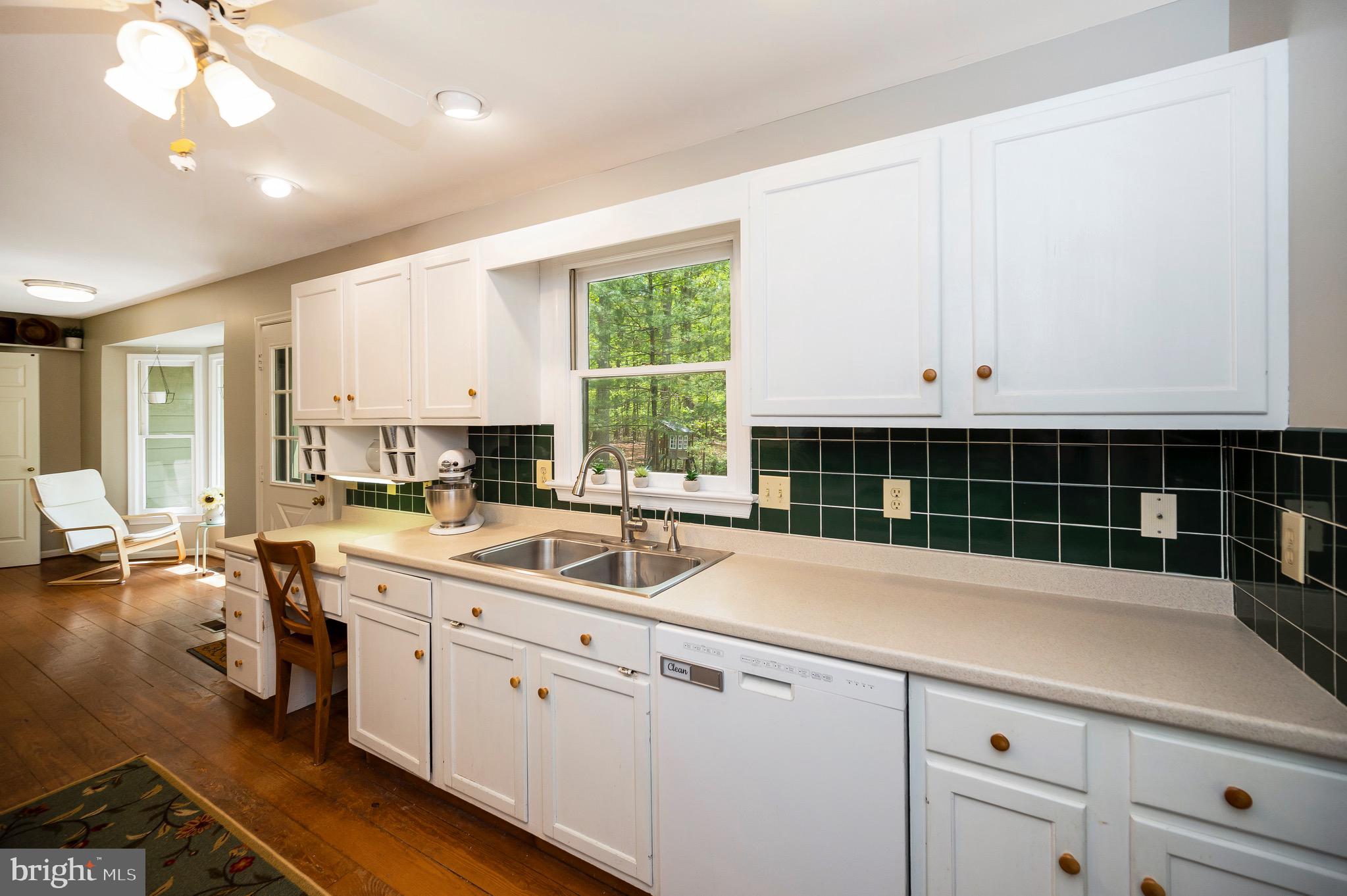 302 Gold Valley Road Locust Grove, VA 22508 - Photo 13 of 48 So much counter space