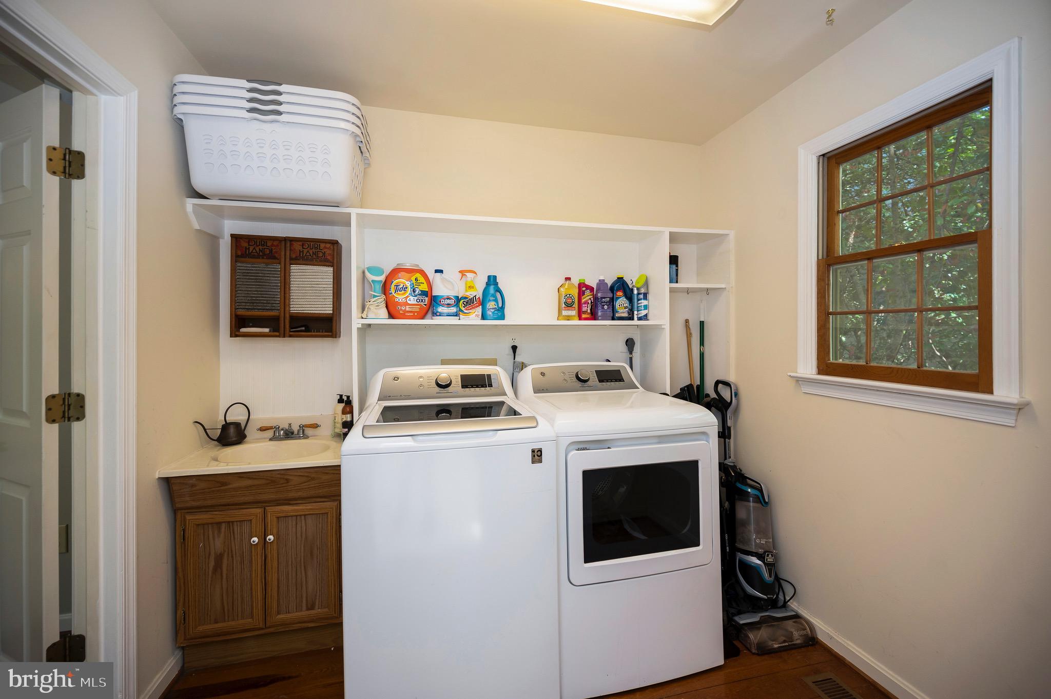 302 Gold Valley Road Locust Grove, VA 22508 - Photo 17 of 48 Laundry room with deep sink