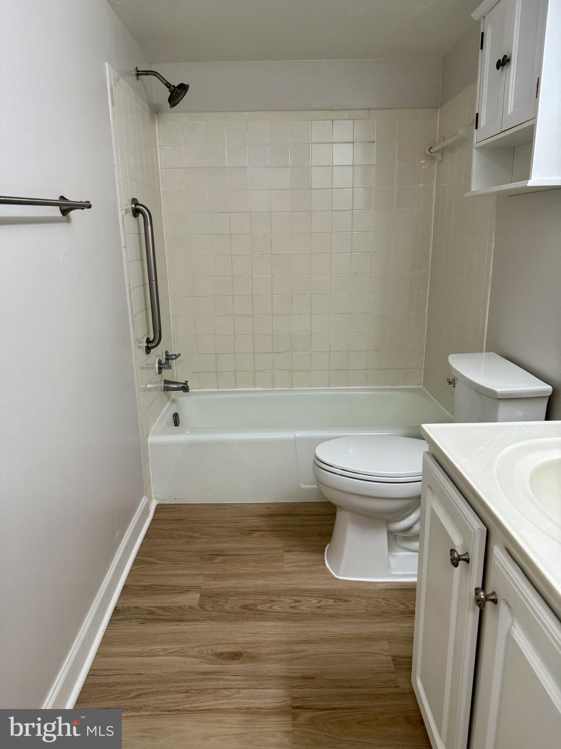 1520 Northgate Square, Unit 11B Reston, VA 20190 - Photo 16 of 30 Bathroom