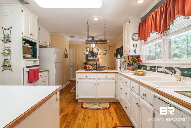 351 Thornton Place Mobile, AL 36609 - Photo 11 of 22 Kitchen