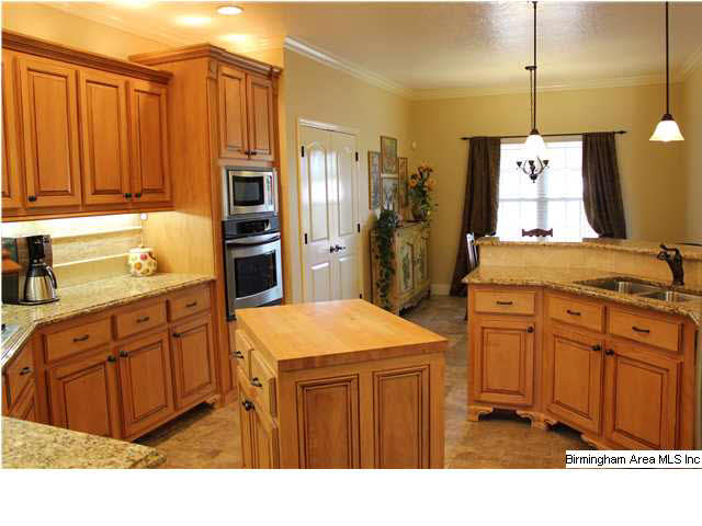 606 Almaroad Place Jacksonville, AL 36265 - Photo 10 of 32