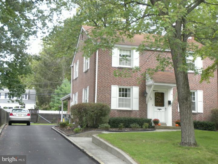 268 Rambling Way Springfield, PA 19064 - Photo 2 of 18 Exterior Front