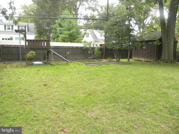 268 Rambling Way Springfield, PA 19064 - Photo 18 of 18 Back Yard