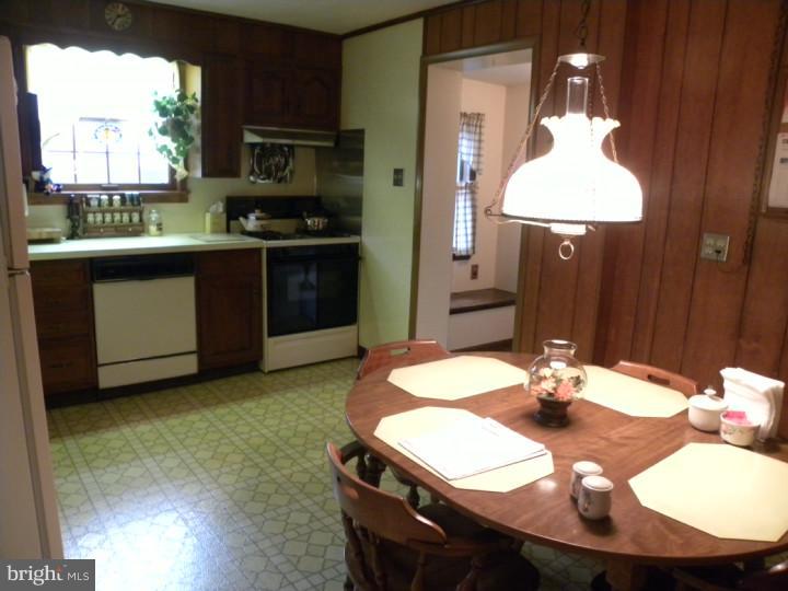 268 Rambling Way Springfield, PA 19064 - Photo 5 of 18 Kitchen