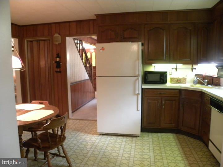268 Rambling Way Springfield, PA 19064 - Photo 6 of 18 Kitchen