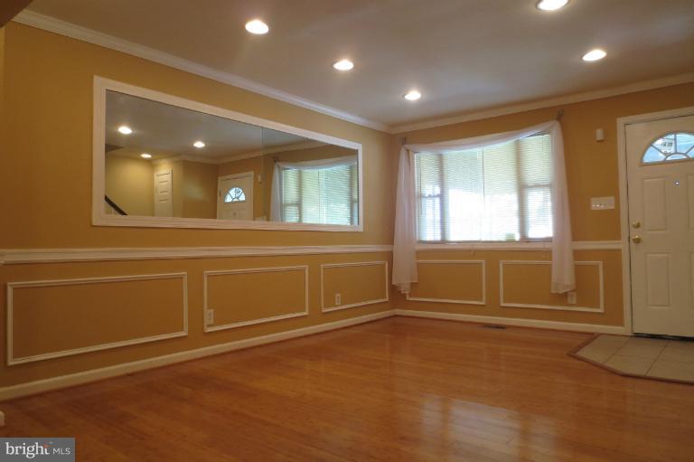 4107 Mountwood Road Baltimore, MD 21229 - Photo 20 of 22 Living Room