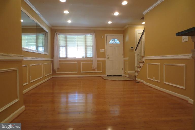 4107 Mountwood Road Baltimore, MD 21229 - Photo 9 of 22 Interior (General)