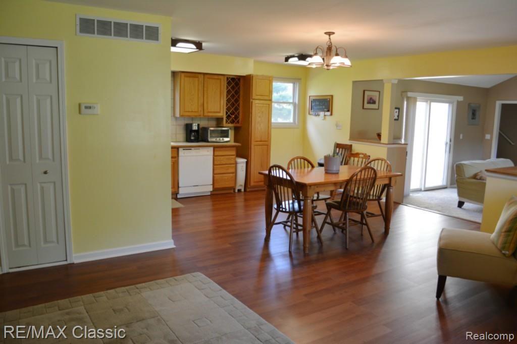 2821 Potter Road Wixom, MI 48393 - Photo 13 of 41 Breakfast:Dining Area .jpg