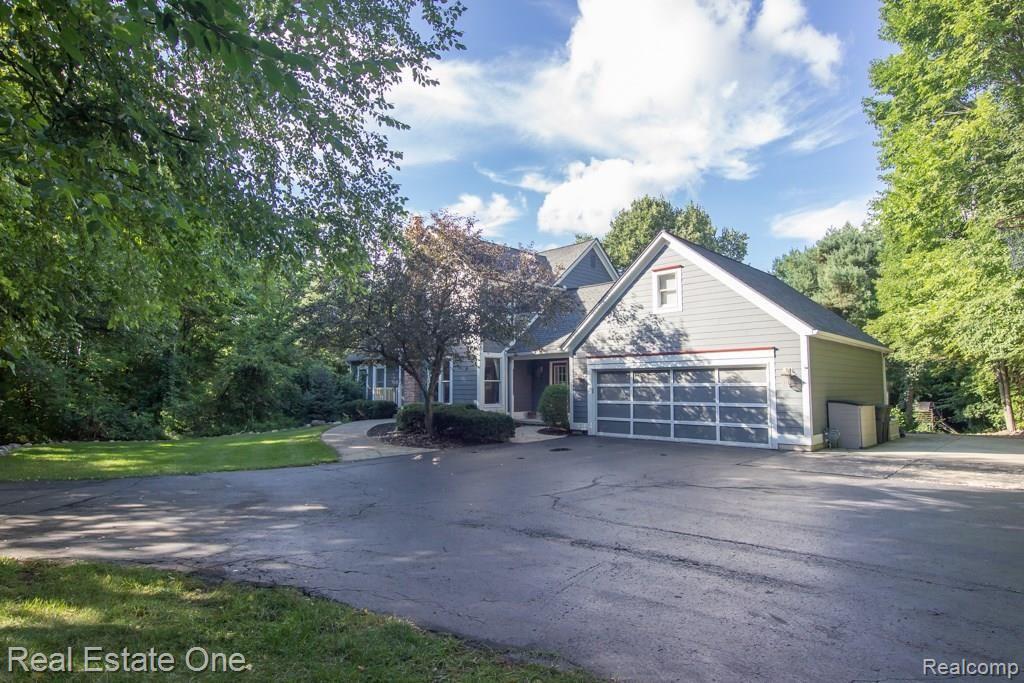 7660 Holcomb Road Clarkston, MI 48348 - Photo 3 of 42 IMG_5296.jpg