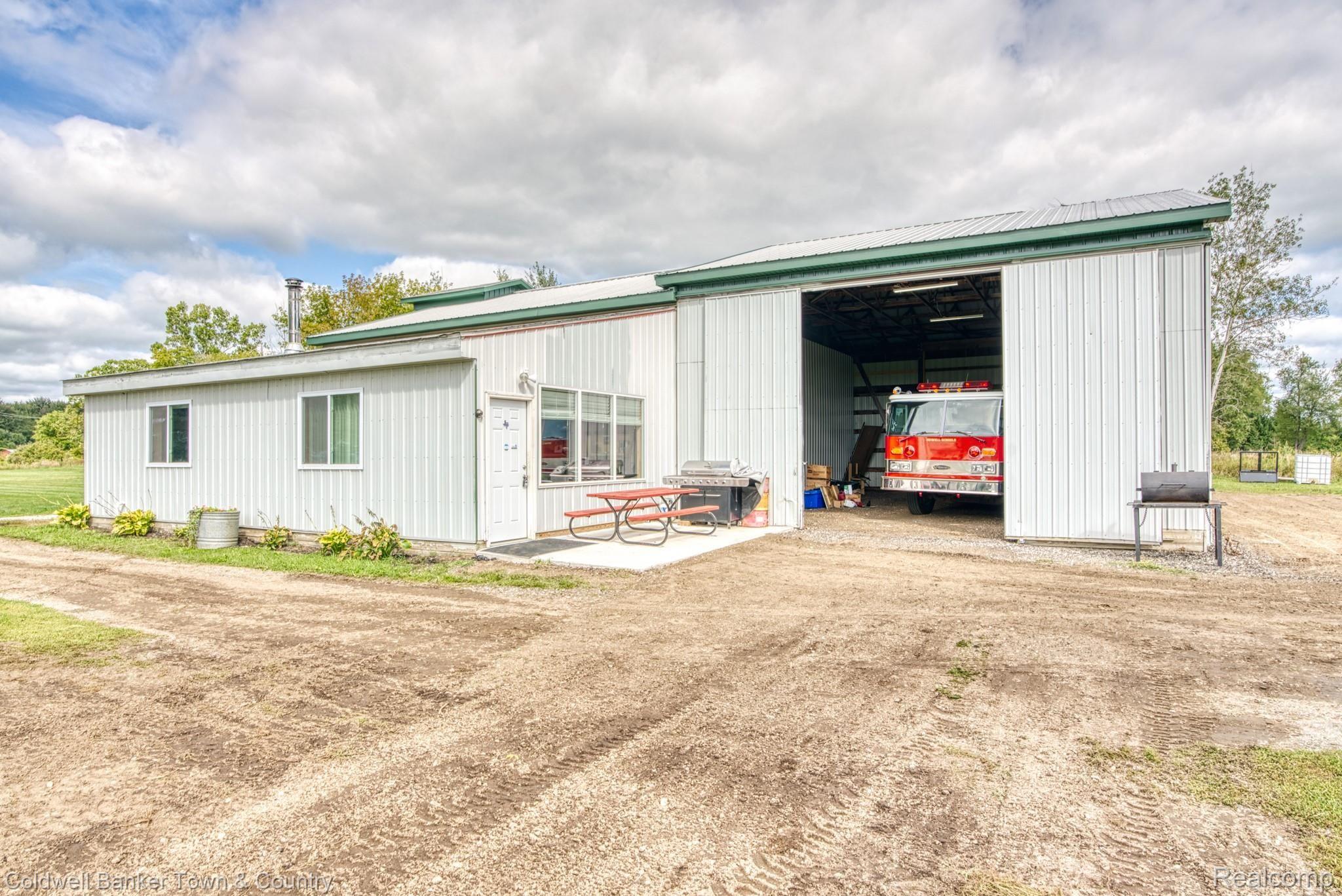 8888 Robb Road Fowlerville, MI 48836 - Photo 21 of 32 Back enterance ground to livingspace.jpg