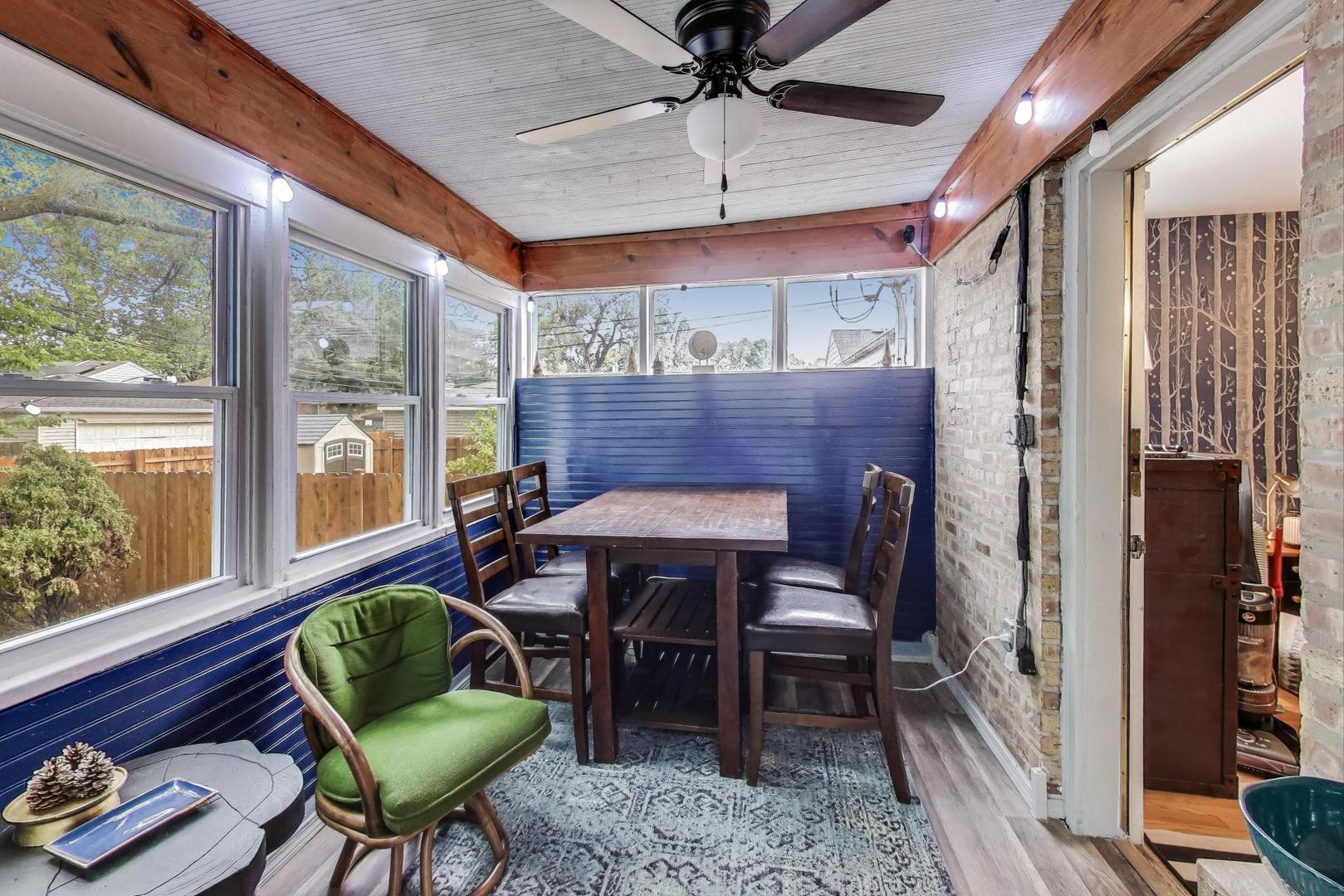 235 Richmond Street Evanston, IL 60202 - Photo 13 of 38 a view of a livingroom with furniture