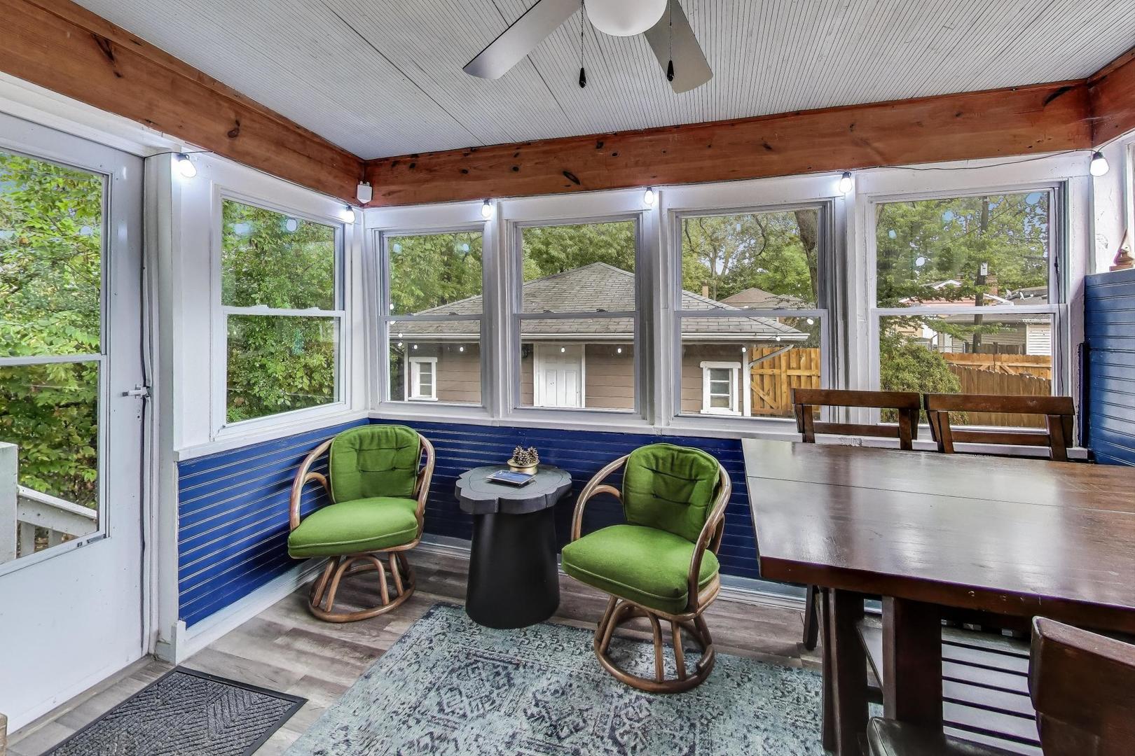 235 Richmond Street Evanston, IL 60202 - Photo 14 of 38 a living room filled with furniture and a potted plant