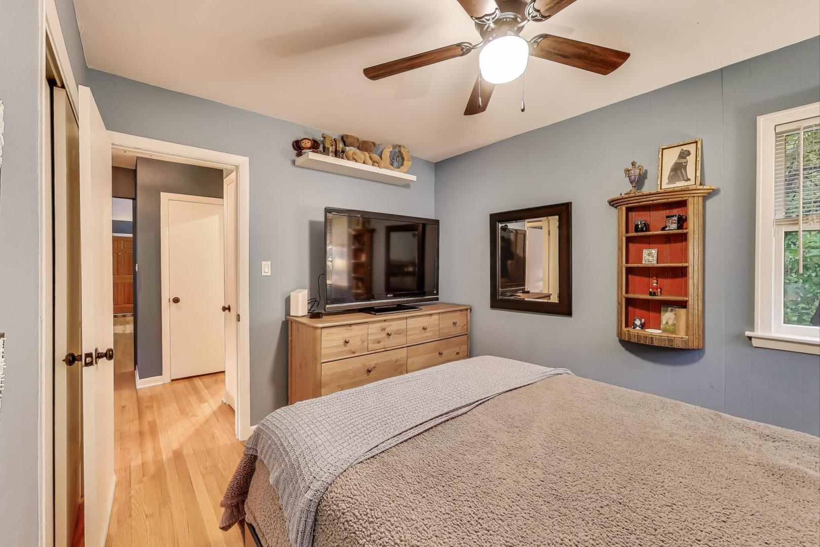 235 Richmond Street Evanston, IL 60202 - Photo 16 of 38 a bedroom with a bed and a flat screen tv