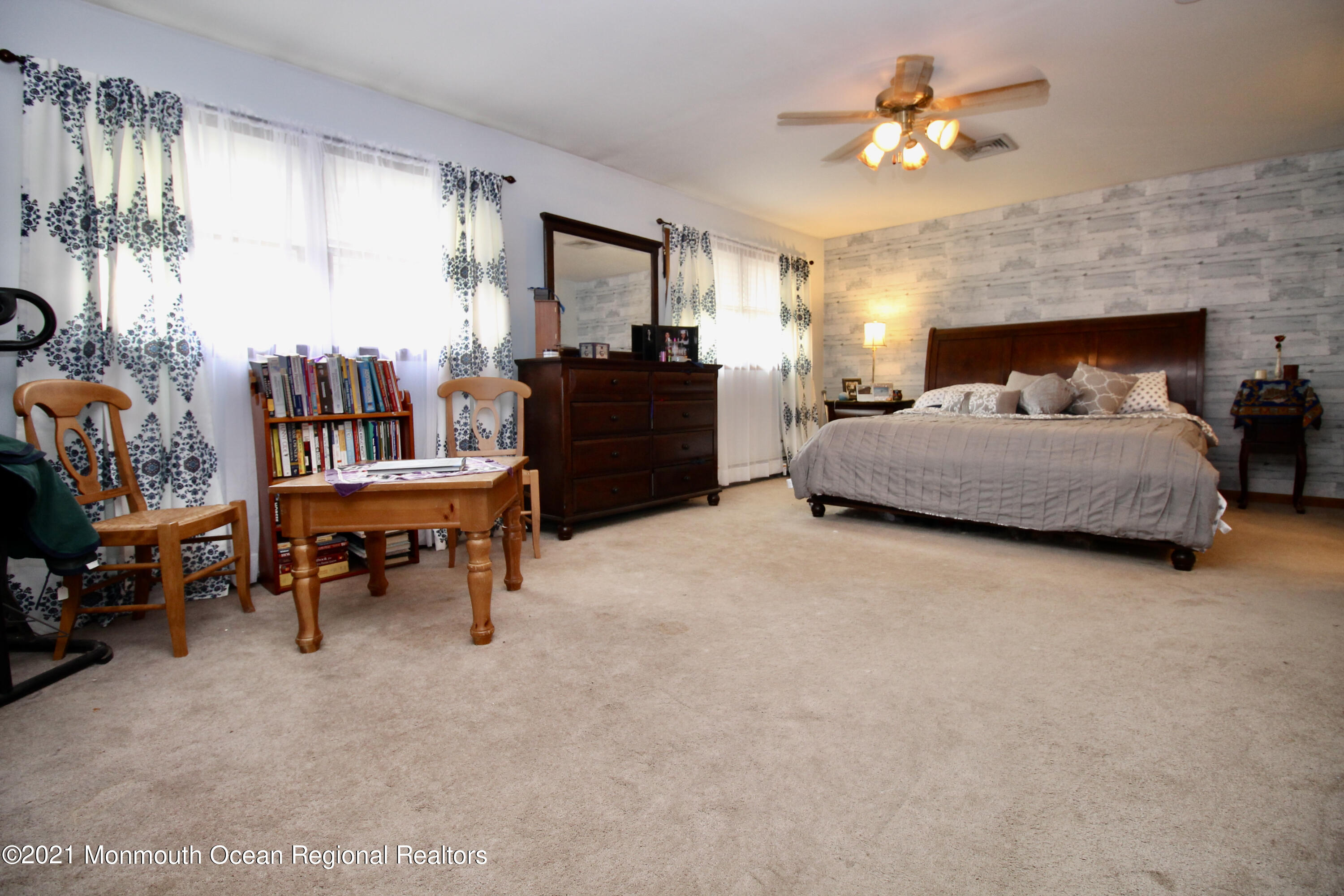 866 Monmouth Road Cream Ridge, NJ 08514 - Photo 25 of 39 a living room with furniture and a dining table
