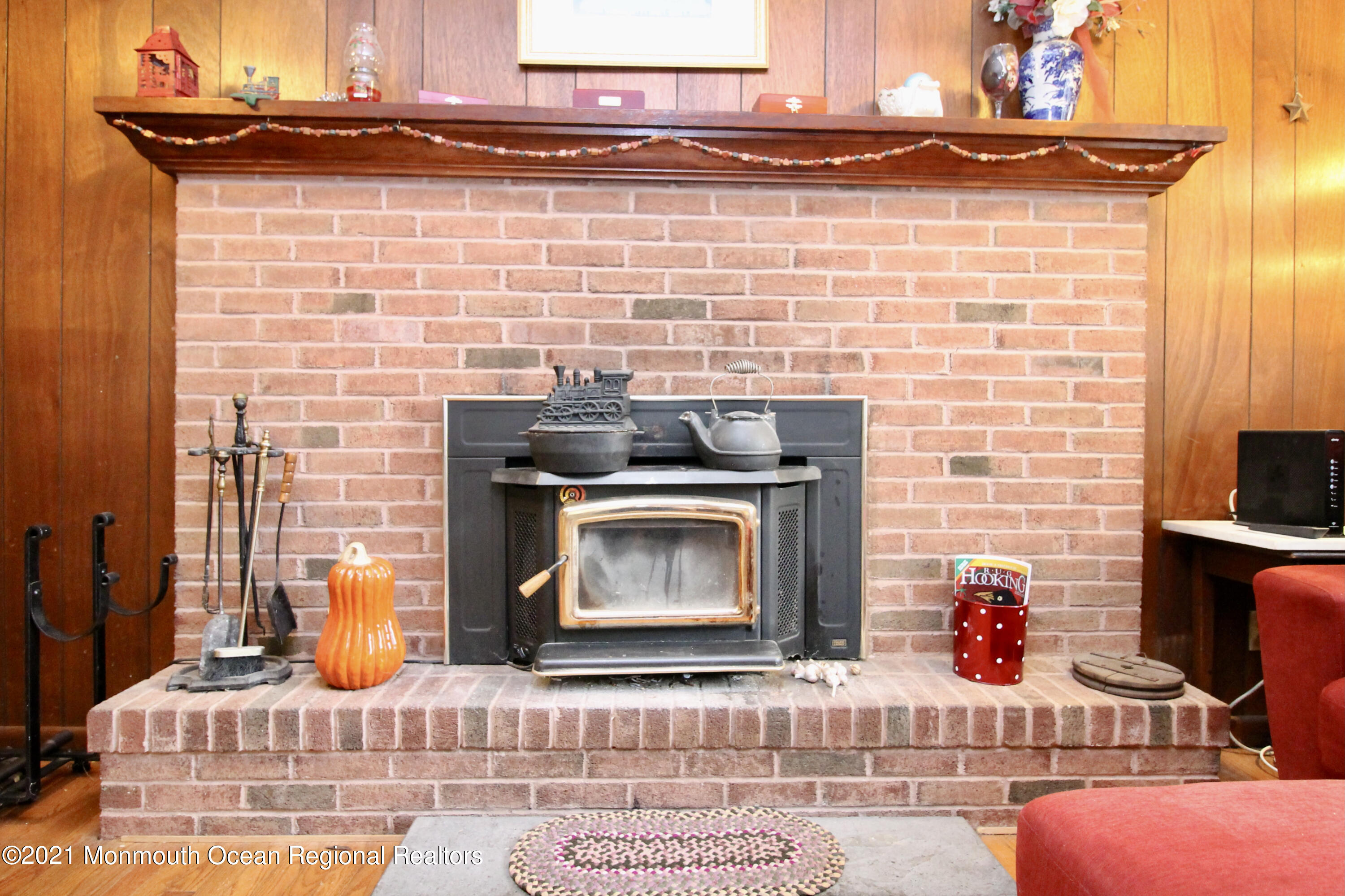 866 Monmouth Road Cream Ridge, NJ 08514 - Photo 8 of 39 a stove top oven sitting inside of a kitchen