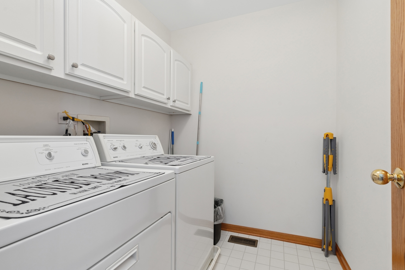2014 Ivy Ridge Drive Hoffman Estates, IL 60192 - Photo 11 of 14 a utility room with dryer and washer