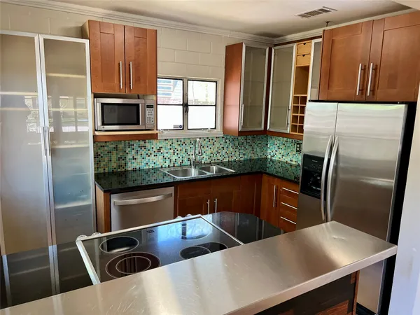 $2,000 | 412 West Croslin Street, Unit A, Austin, TX 78752