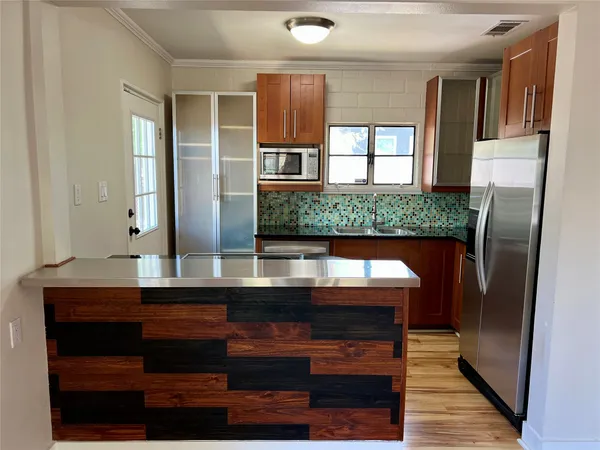 $2,000 | 412 West Croslin Street, Unit A, Austin, TX 78752