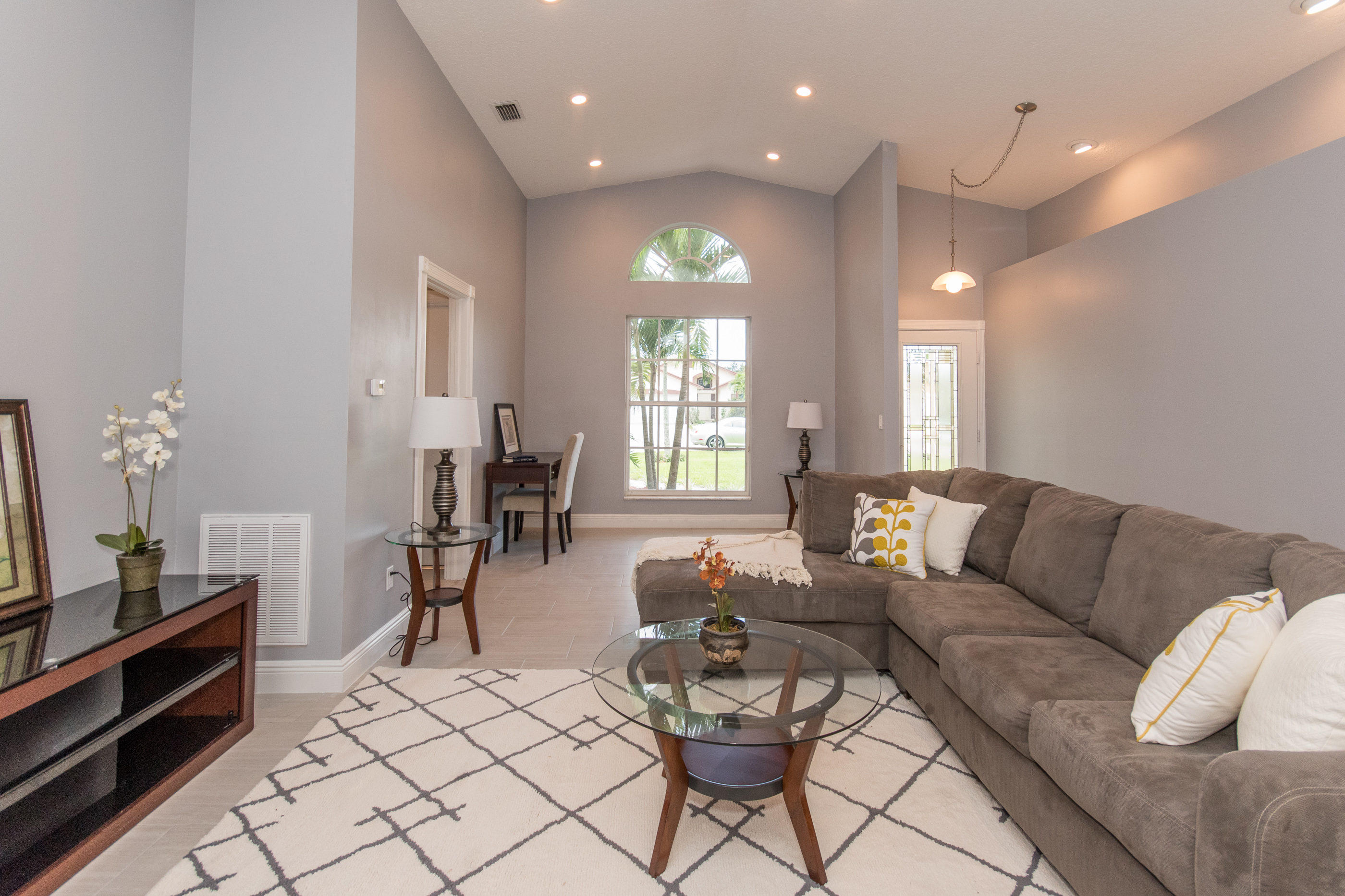 6196 Adams Street Jupiter, FL 33458 - Photo 4 of 26 Living Room