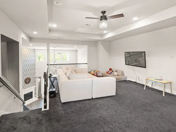 $1,050,000 | 5304 Via Besso Drive, Bee Cave, TX 78738