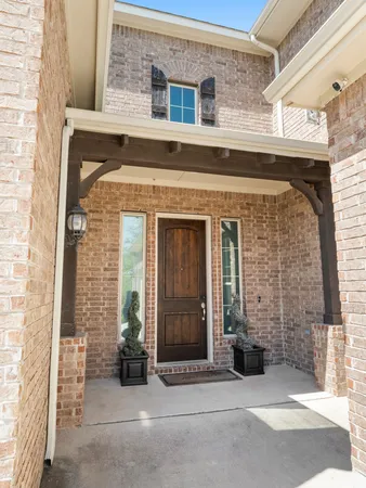$1,050,000 | 5304 Via Besso Drive, Bee Cave, TX 78738