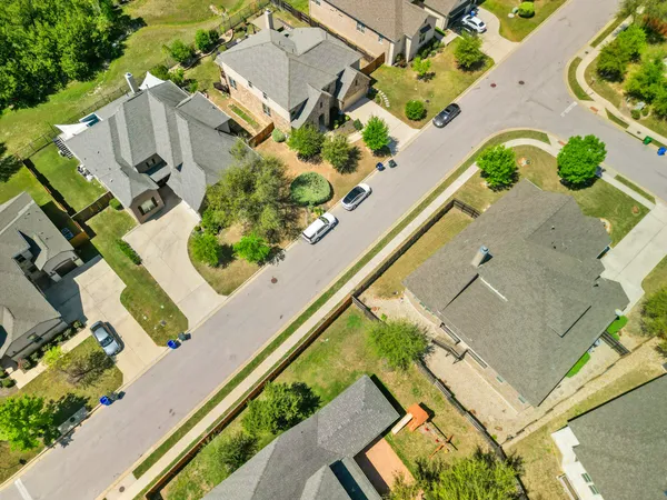 $1,050,000 | 5304 Via Besso Drive, Bee Cave, TX 78738