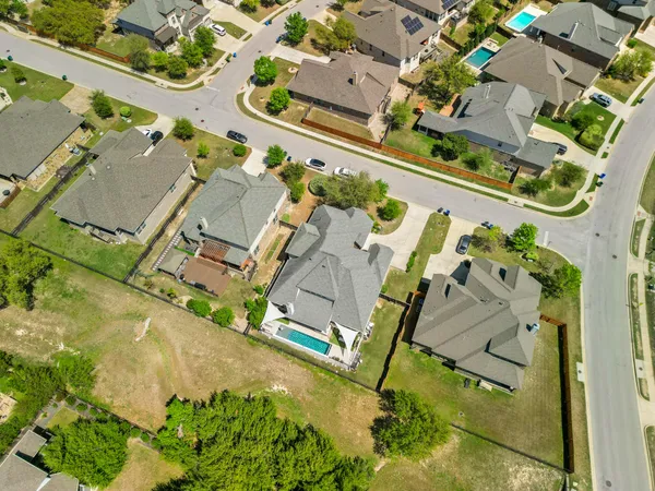 $1,050,000 | 5304 Via Besso Drive, Bee Cave, TX 78738