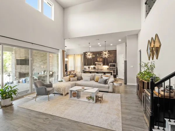 $1,050,000 | 5304 Via Besso Drive, Bee Cave, TX 78738