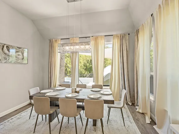 $1,050,000 | 5304 Via Besso Drive, Bee Cave, TX 78738