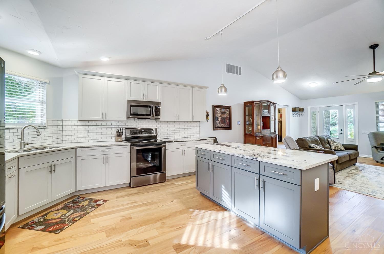 8270 Daleview Road Cincinnati, OH 45247 - Photo 11 of 56
