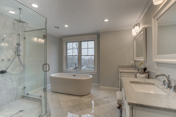 39 Lorena Road Winchester, MA 01890 - Photo 22 of 30 a bathroom with a sink mirror toilet and bathtub