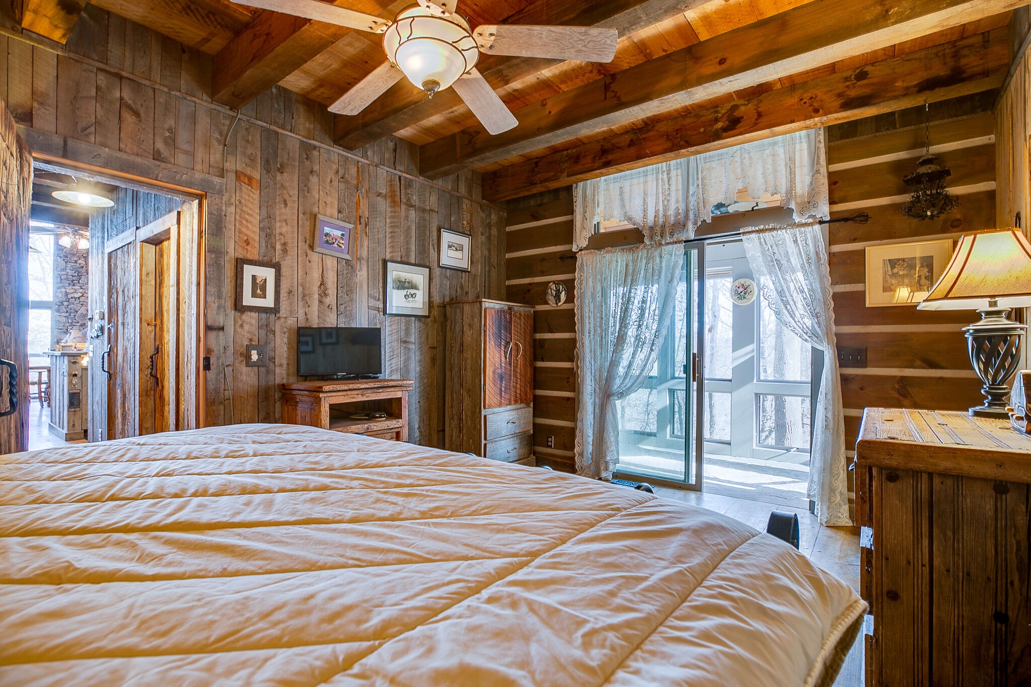 660 Rocky Top Road Sparta, TN 38583 - Photo 24 of 39 a bedroom with a bed and a mirror