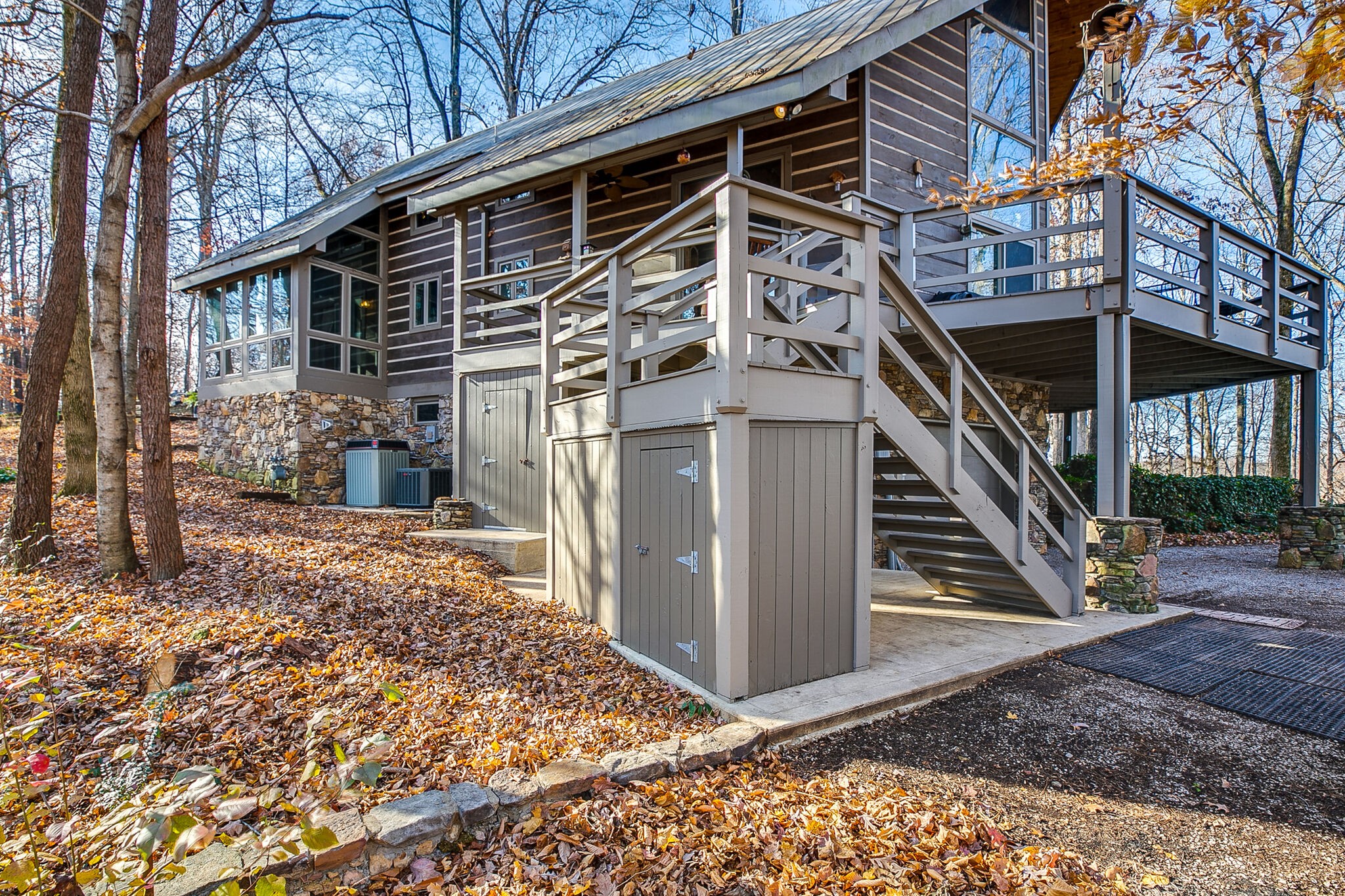 660 Rocky Top Road Sparta, TN 38583 - Photo 5 of 39 a view of a house with wooden floor next to a yard
