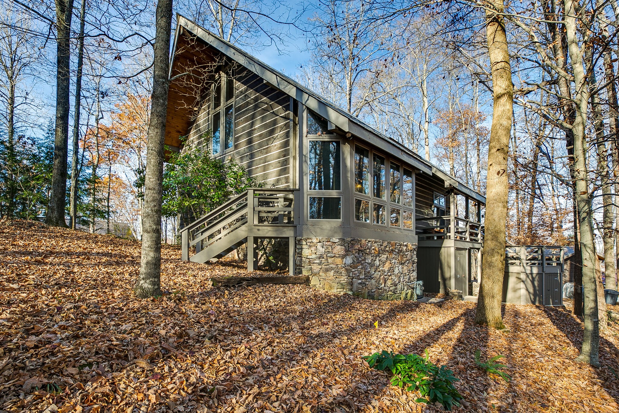 660 Rocky Top Road Sparta, TN 38583 - Photo 6 of 39 a view of a house with a yard