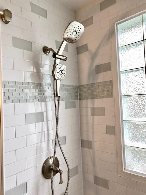 254 Chatham Road Columbus, OH 43214 - Photo 27 of 61 Bright shower w large window