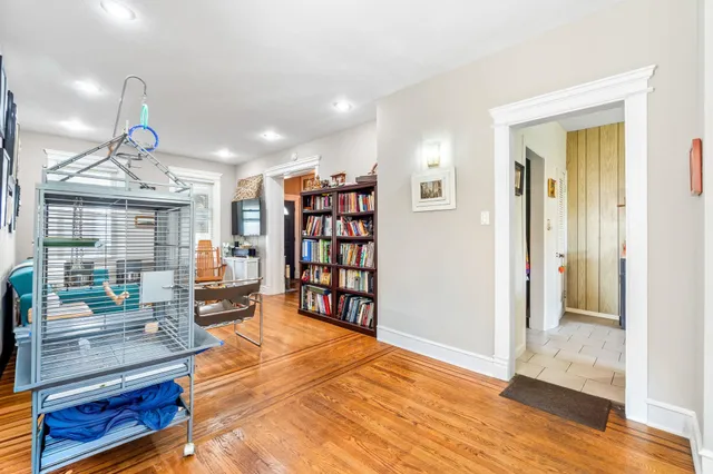 a view of livingroom with furniture