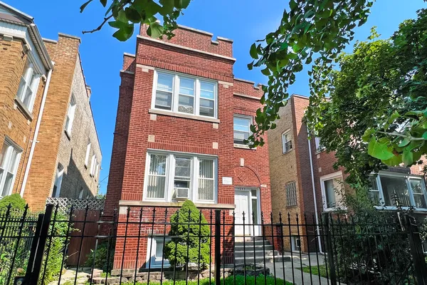 $1,925 | 4843 North Drake Avenue, Unit 1, Chicago, IL 60625