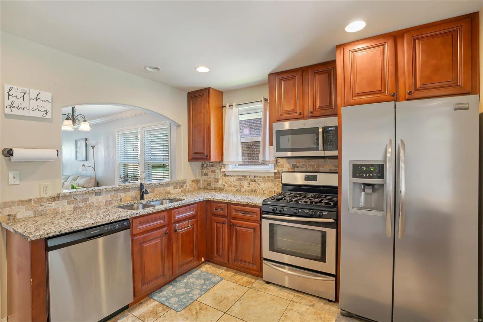 2724 Granda Drive St. Louis, MO 63125 - Photo 10 of 29