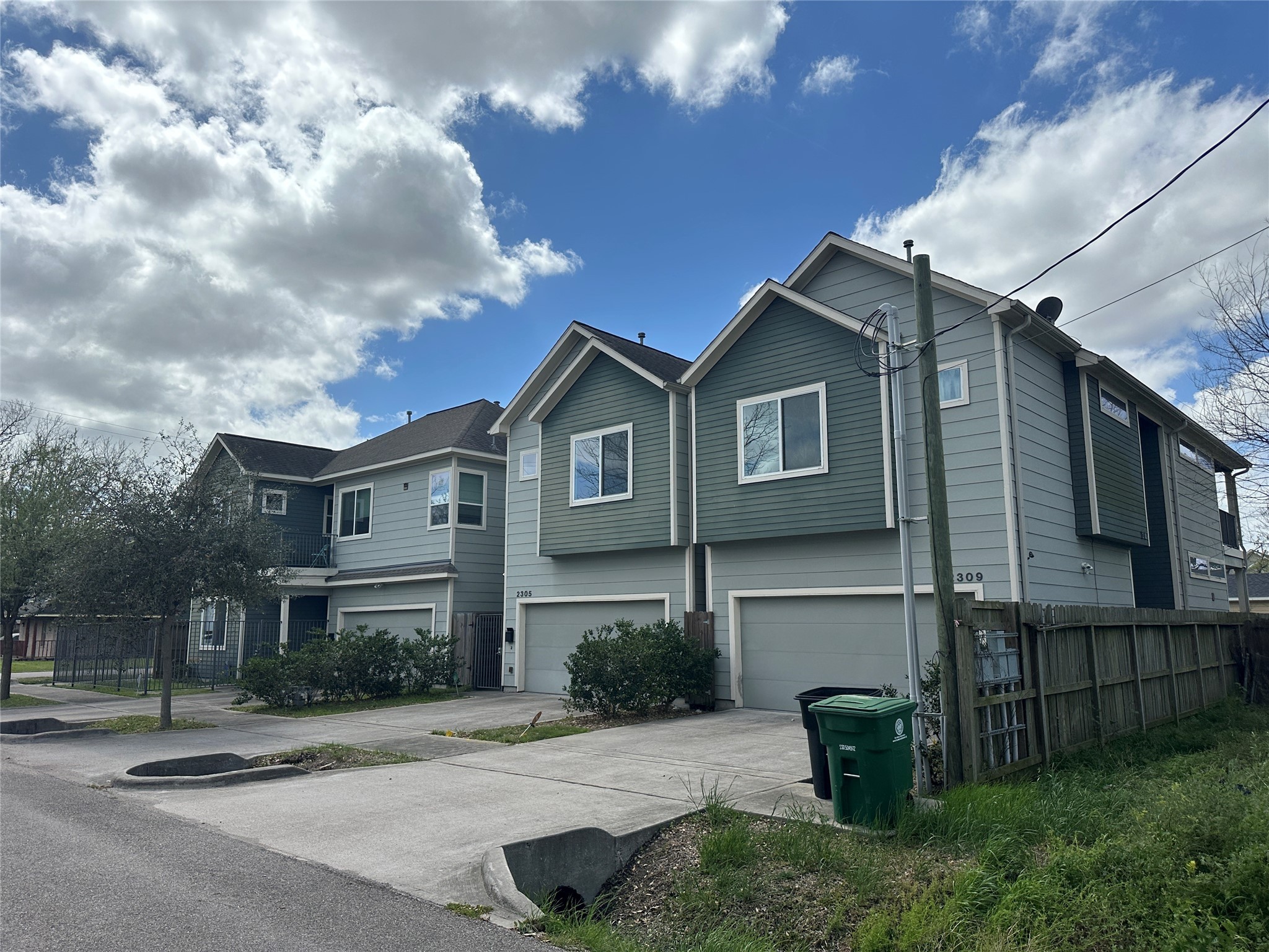 5120 Lee Street Houston, TX 77020 - Photo 2 of 3 Newer construction homes located on the backside of the lot on Fontinot St.